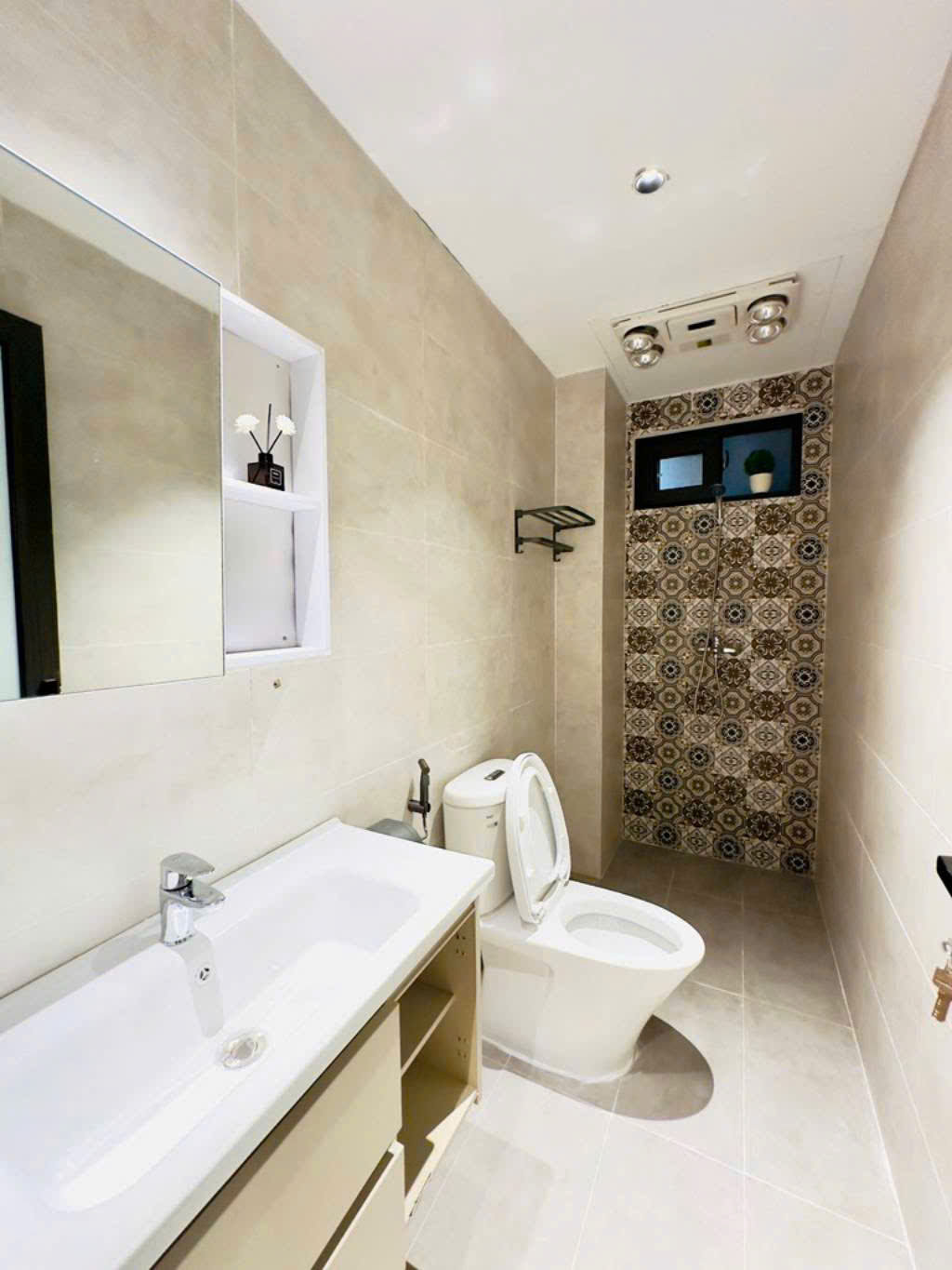 Nhà trên 12 tỷ có ngay em hoa hậu Minh Khai mặt tiền 6m _DT 50m2/5 tầng_Thang máy nhập. - Ảnh 4